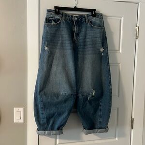 Kancan Barrel Jeans. Medium wash. Size 11/29.